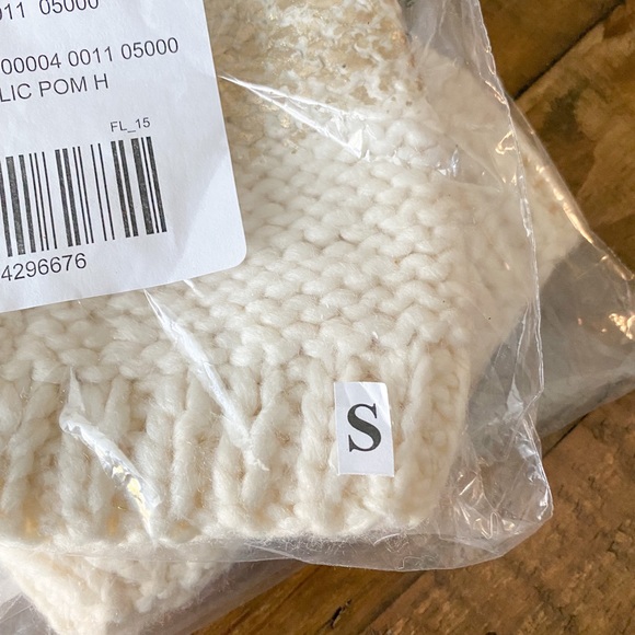 Anthropologie The Blueberry Hill Ivory Gold Metallic Fur Pom Kids Hat - Picture 5 of 10